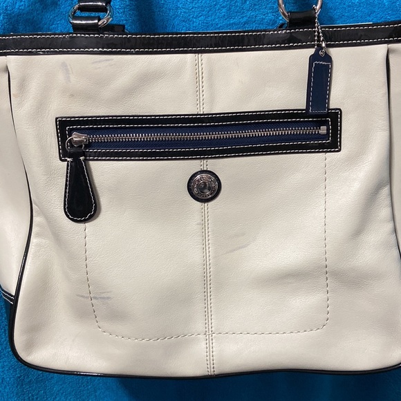 Pre-loved Coach Laura Tote - Picture 3 of 11